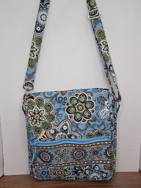 Vera Bradley Retired Bali Blue Cotton Quilted Messanger 11x13x2"